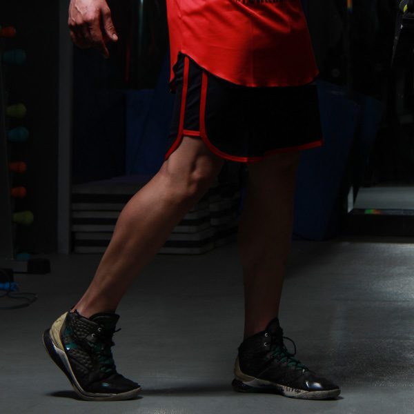 شلوارک ورزشی مردانه UNDER ARMOUR سرمه‌ای DS خط قرمز لایف استایل
