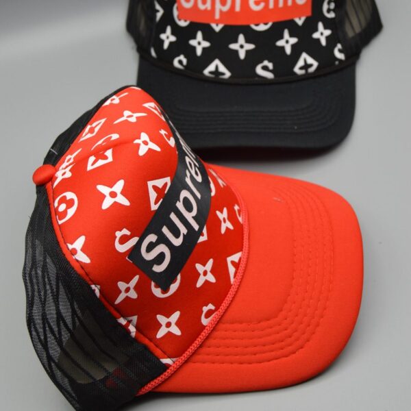 کلاه سوپریم طرح S-Shape تور مشکی و قرمز
