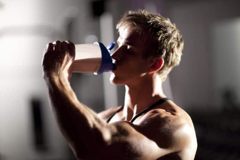 شیک پروتئین مخصوص ورزشکاران | منبع مهم تامین انرژی و عضله‌سازی