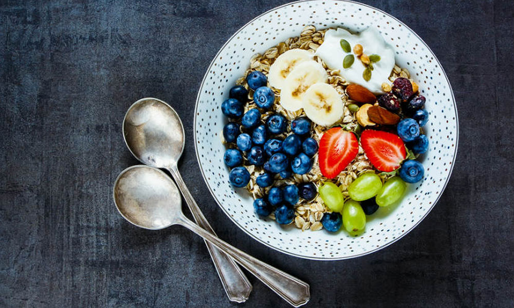 انواع میان وعدههای رژیمی با گرانولا