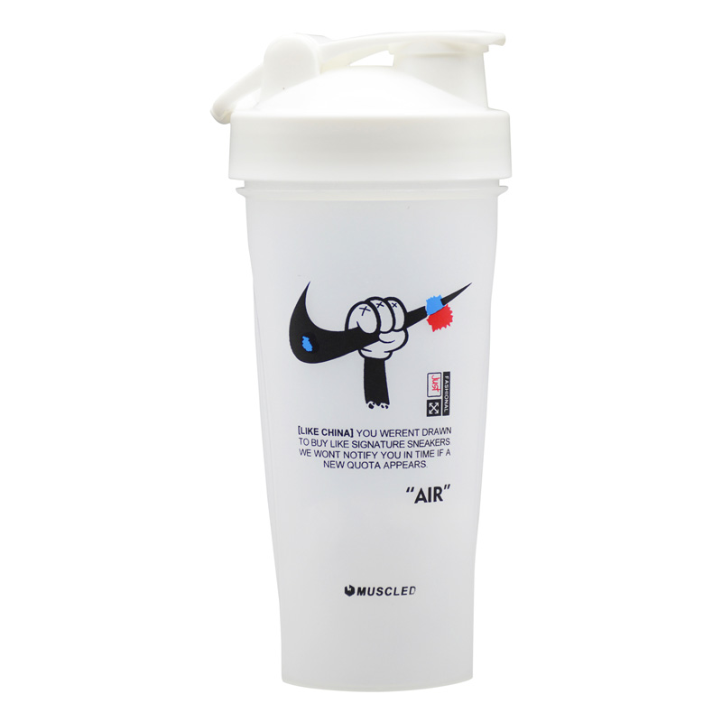 شیکر ورزشی یک تیکه نایک مدل Muscled شفاف درب ضامنی ظرفیت 0.6 لیتر