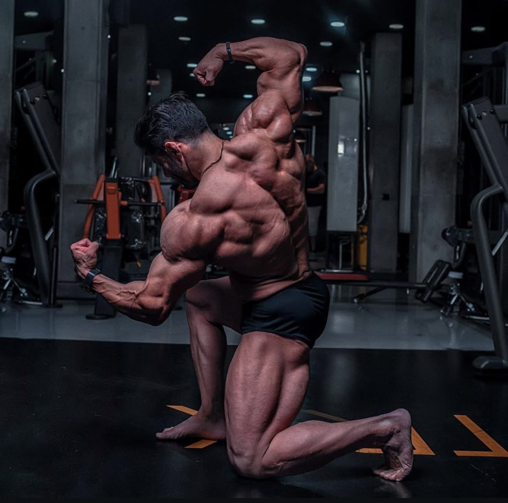 عضلات پشت رضا عقیلی