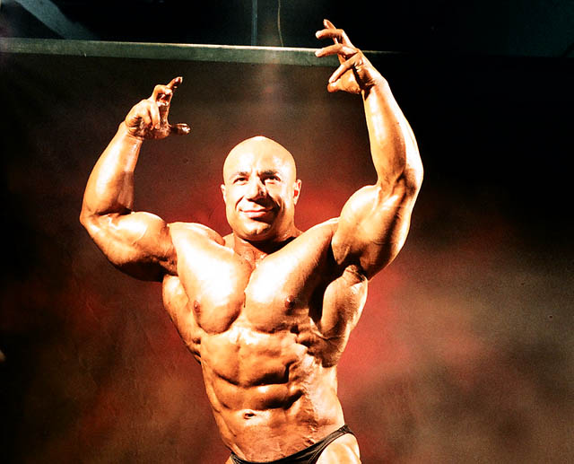 محسن یزدانی | قهرمان بدنسازی ایران و موسس باشگاه‌های زنجیره‌ای هیربد