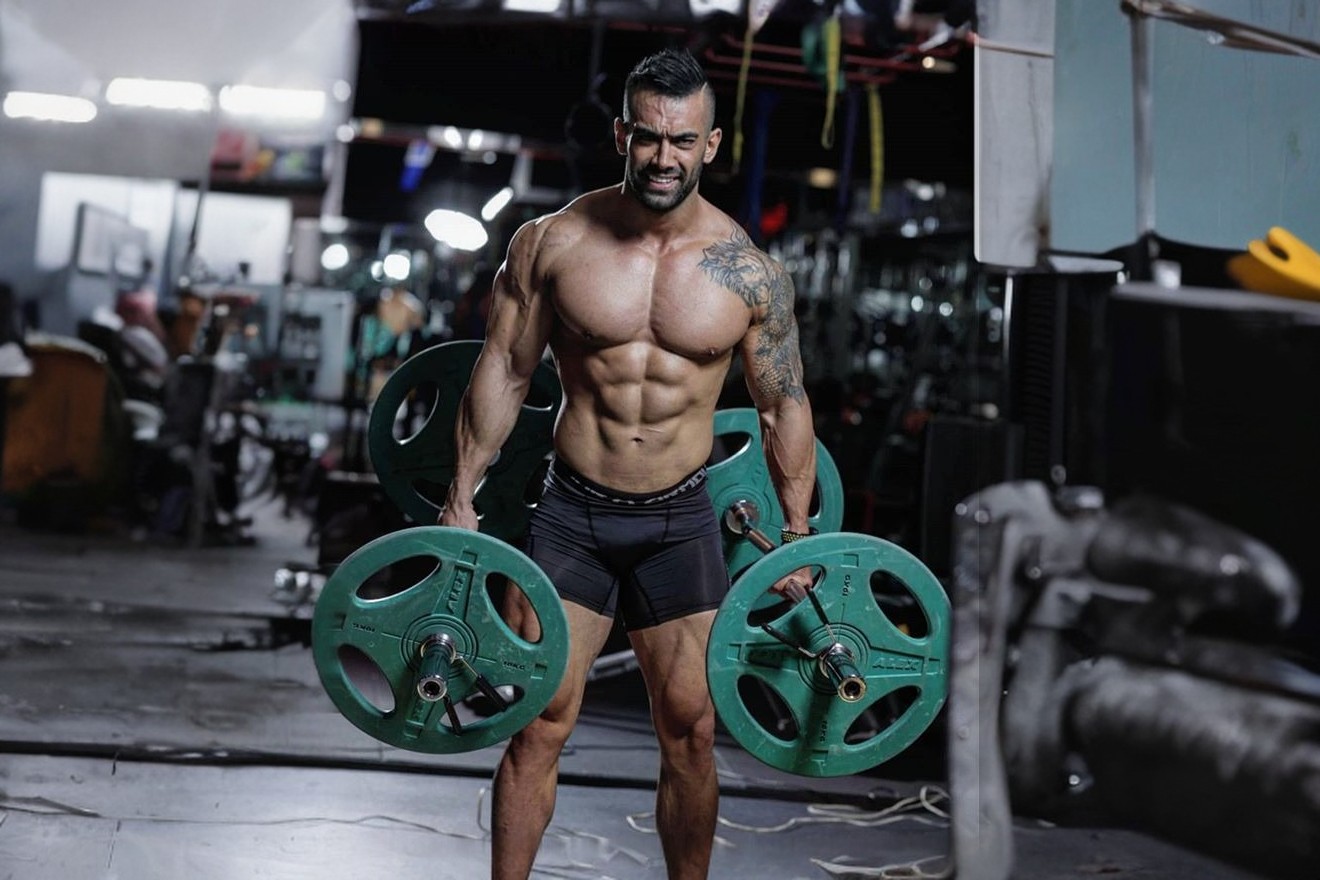 زندگینامه نیما خانزاده؛ از سالن‌های تهران تا استیج‌های بین‌المللی و برند NFIT